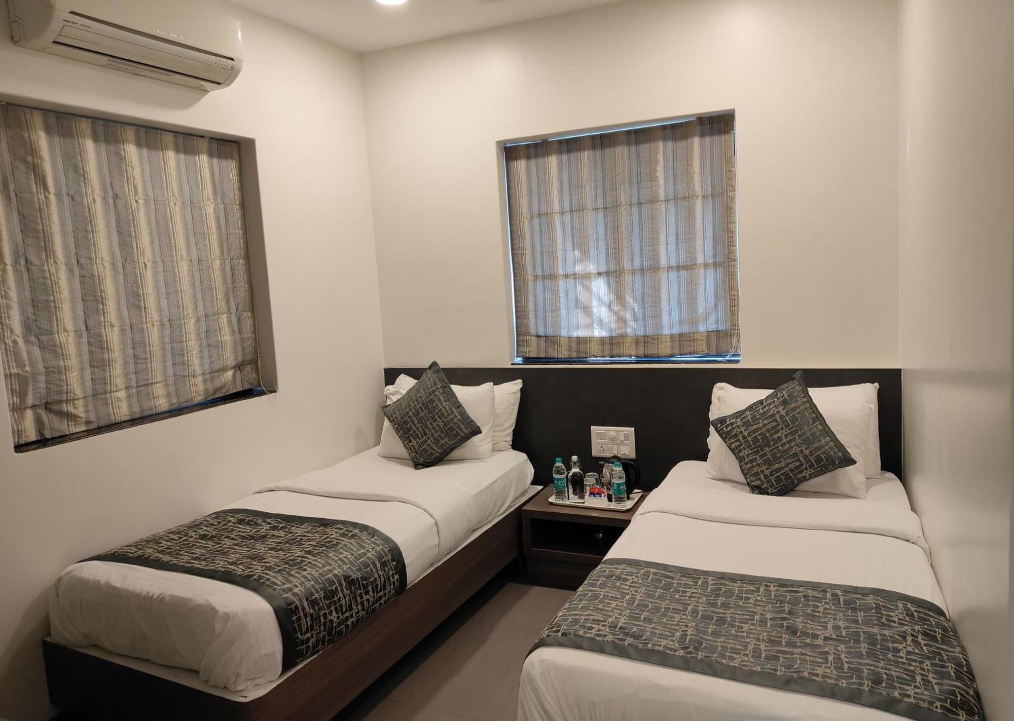 Apollo Guest House - Colaba Causeway — Photos 1